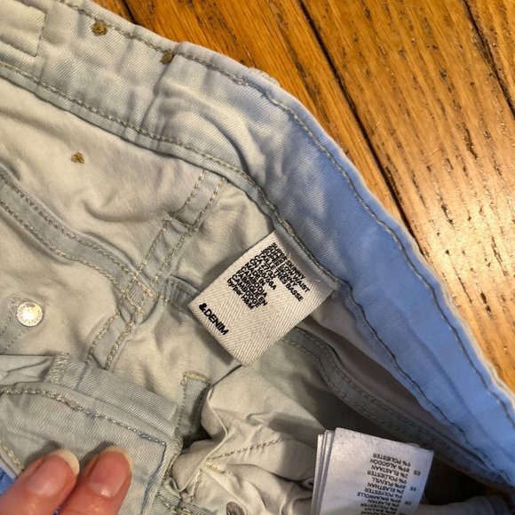 H&M Super Skinny Low Rise Lightwash Jeans (Size: 27/32) - Picture 3 of 6